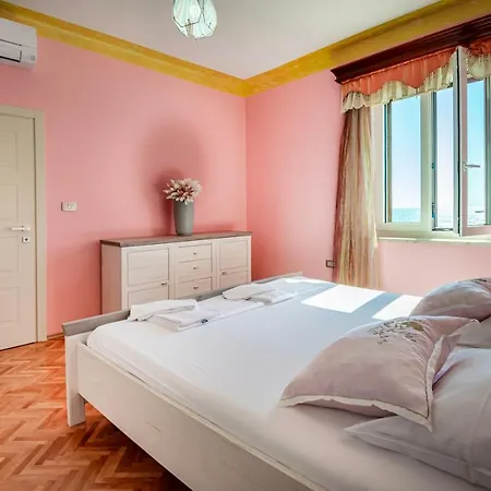 Miramare Apartment